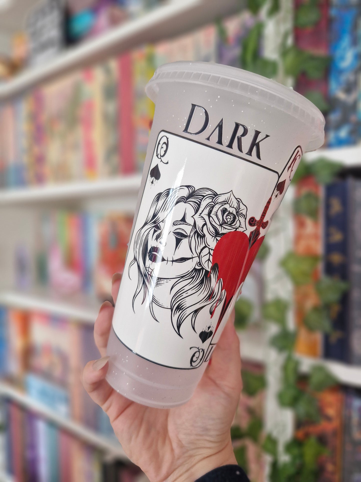 B-Ware Trinkbecher - Dark Lovers | 710 ml Cold Cup | Geschenkidee für Buchliebhaber | Wiederverwendbarer Trinkbecher transparent / glitzer