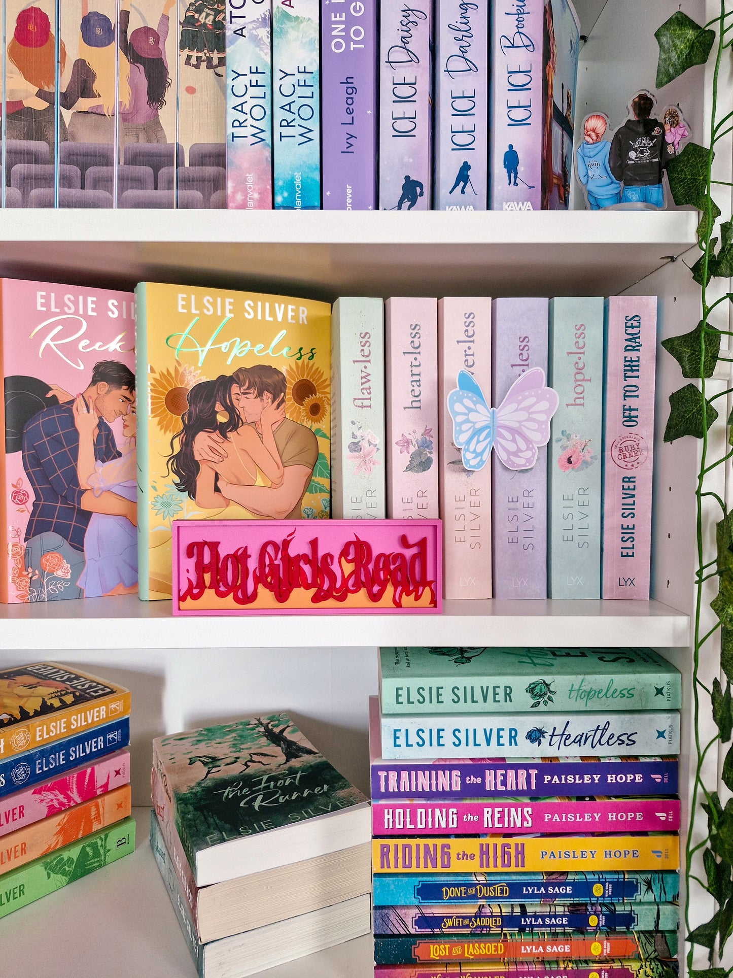 Hot Girls Read - Special Aufsteller mit Flammen | Deko fürs Bücherregal | 3D-Druck