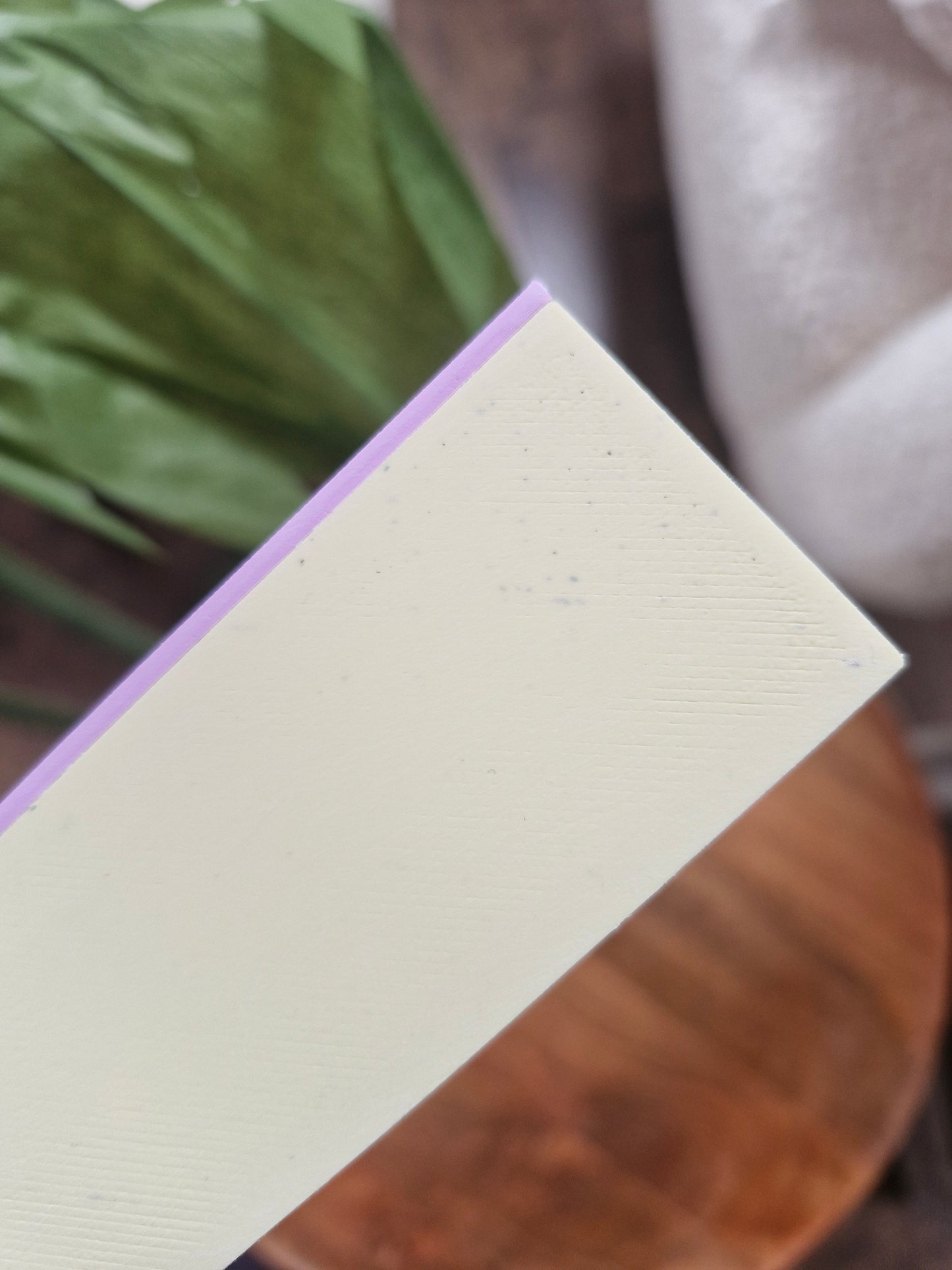 B-WARE-EReader Halterung – Deko fürs Bücherregal | 3D-Druck | Butteryellow & Lilac