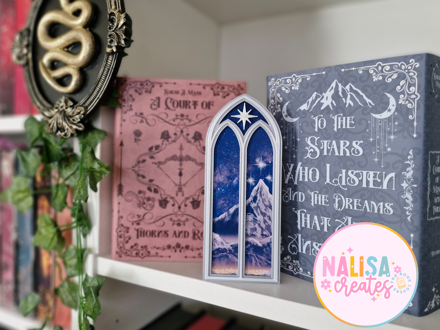 Night Court Window |  Sarah J. Maas Universe | Deko fürs Bücherregal | 3D-Druck | A Court of Thorns and Roses